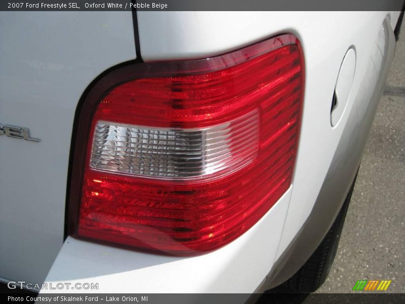 Oxford White / Pebble Beige 2007 Ford Freestyle SEL