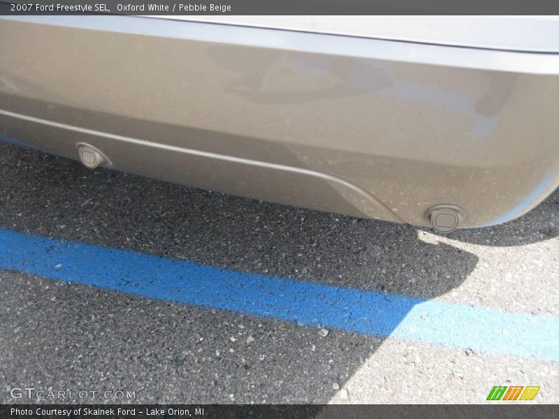 Oxford White / Pebble Beige 2007 Ford Freestyle SEL