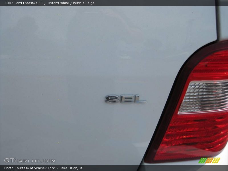 Oxford White / Pebble Beige 2007 Ford Freestyle SEL