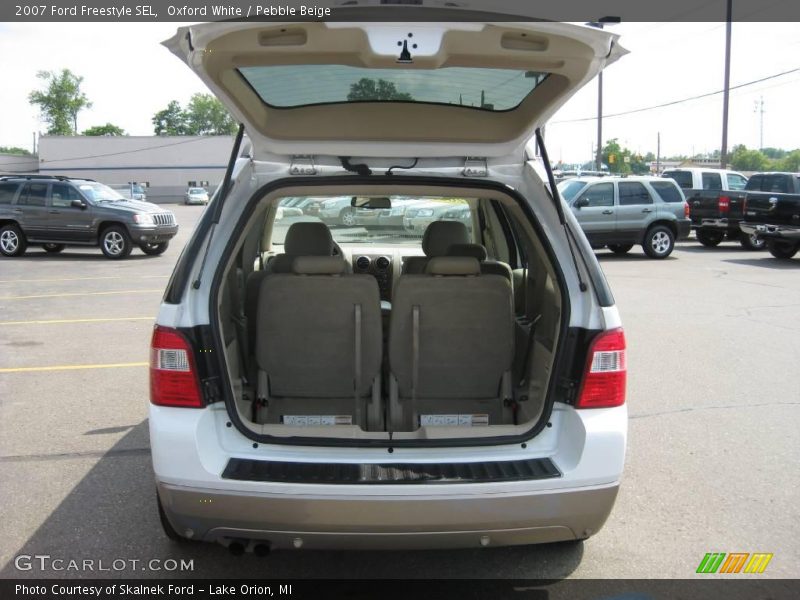 Oxford White / Pebble Beige 2007 Ford Freestyle SEL