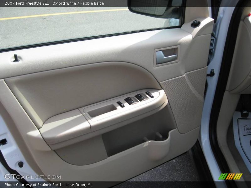 Oxford White / Pebble Beige 2007 Ford Freestyle SEL