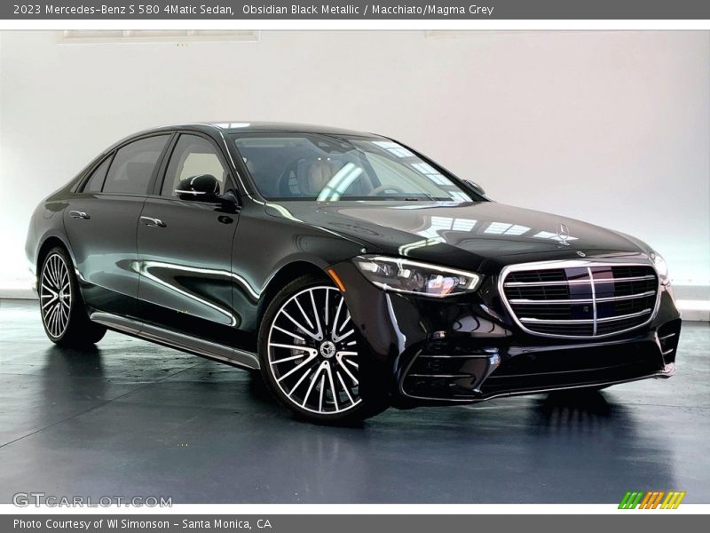Front 3/4 View of 2023 S 580 4Matic Sedan