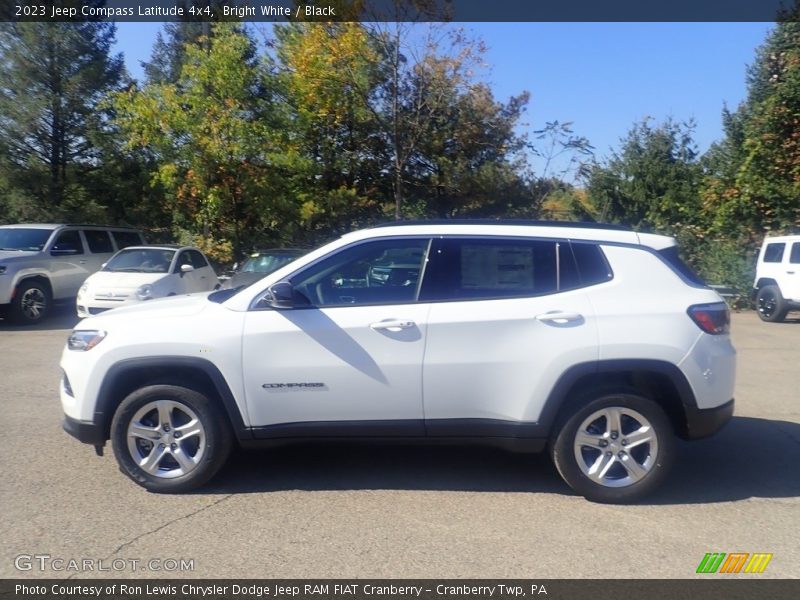 Bright White / Black 2023 Jeep Compass Latitude 4x4