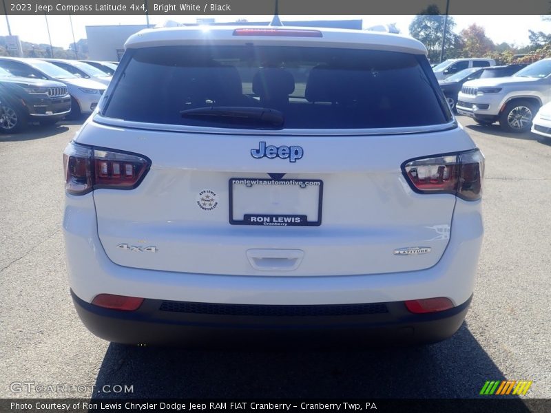 Bright White / Black 2023 Jeep Compass Latitude 4x4