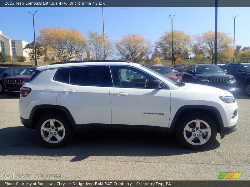 Bright White / Black 2023 Jeep Compass Latitude 4x4