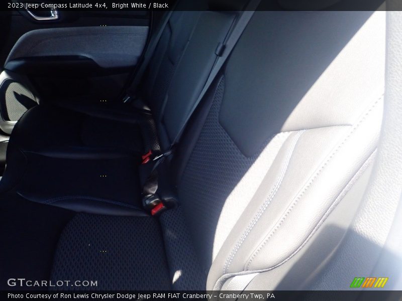 Bright White / Black 2023 Jeep Compass Latitude 4x4