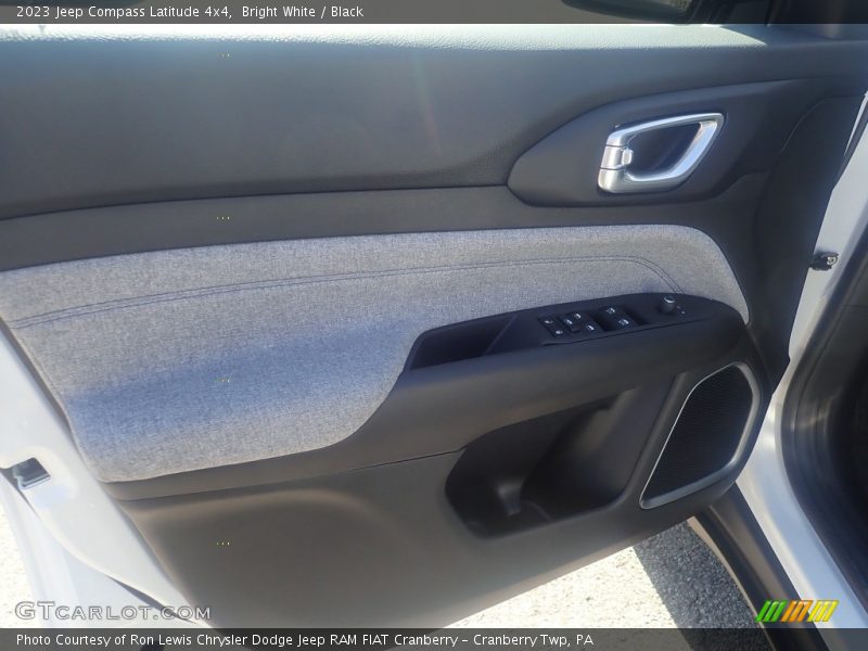 Bright White / Black 2023 Jeep Compass Latitude 4x4