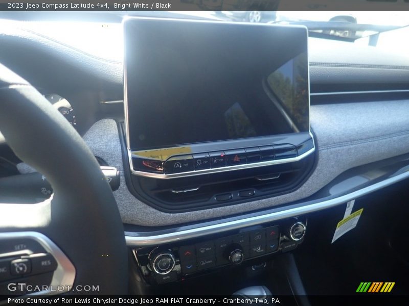 Bright White / Black 2023 Jeep Compass Latitude 4x4