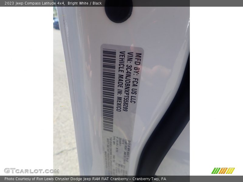 Bright White / Black 2023 Jeep Compass Latitude 4x4