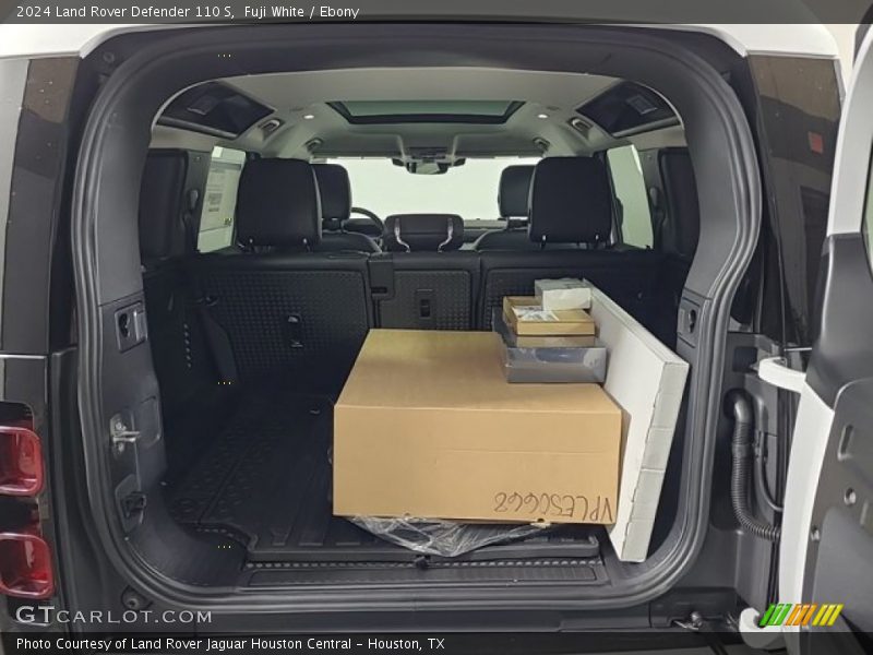 2024 Defender 110 S Trunk