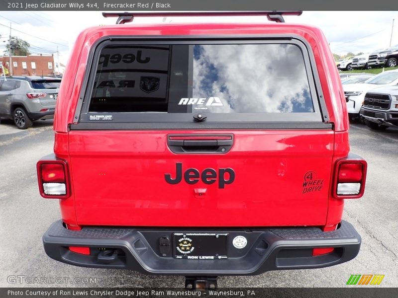 Firecracker Red / Black 2021 Jeep Gladiator Willys 4x4
