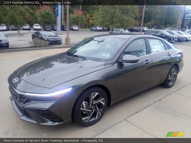 Front 3/4 View of 2024 Elantra SEL