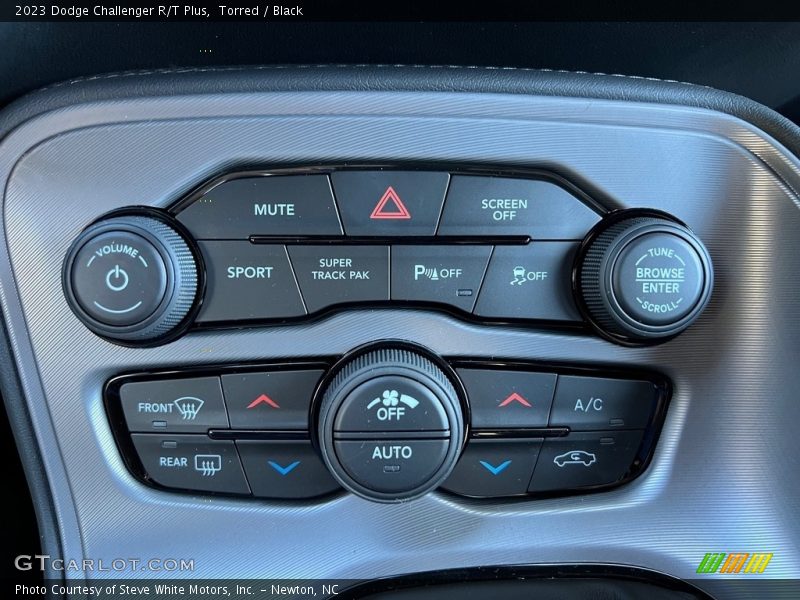 Controls of 2023 Challenger R/T Plus
