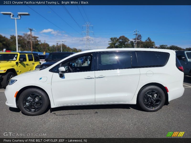 Bright White / Black 2023 Chrysler Pacifica Hybrid Touring L