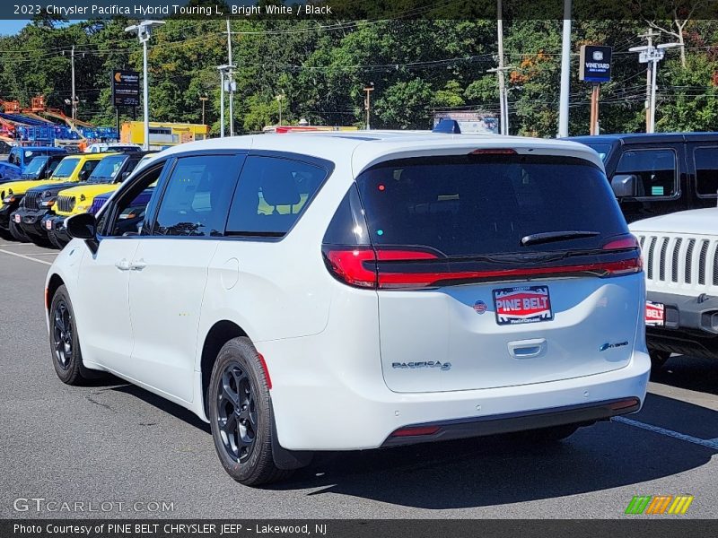 Bright White / Black 2023 Chrysler Pacifica Hybrid Touring L