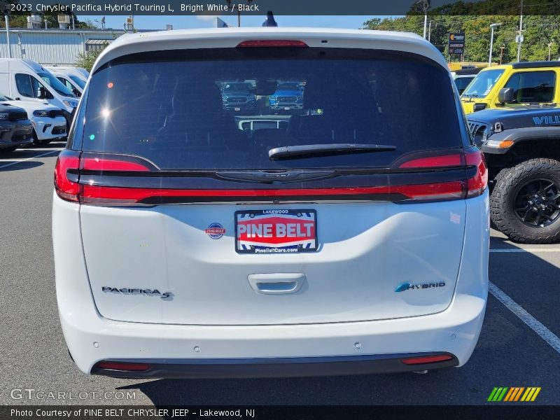 Bright White / Black 2023 Chrysler Pacifica Hybrid Touring L