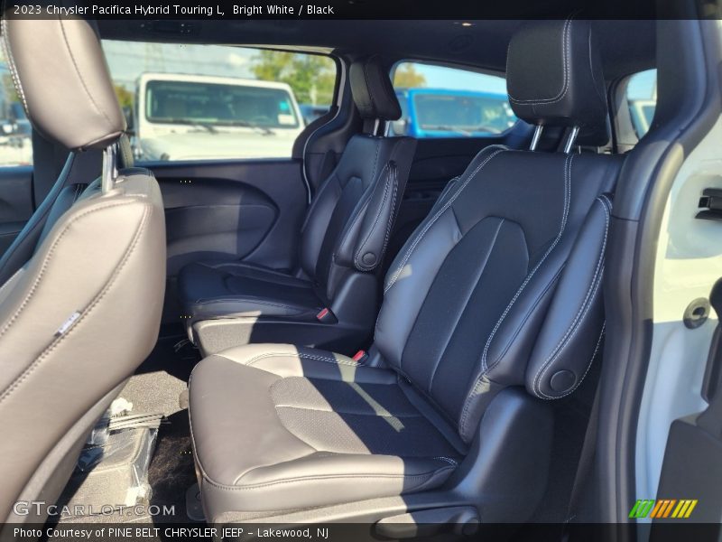 Bright White / Black 2023 Chrysler Pacifica Hybrid Touring L