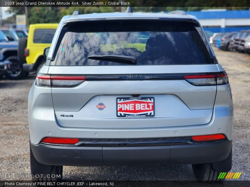 Silver Zynith / Global Black 2023 Jeep Grand Cherokee Altitude 4x4