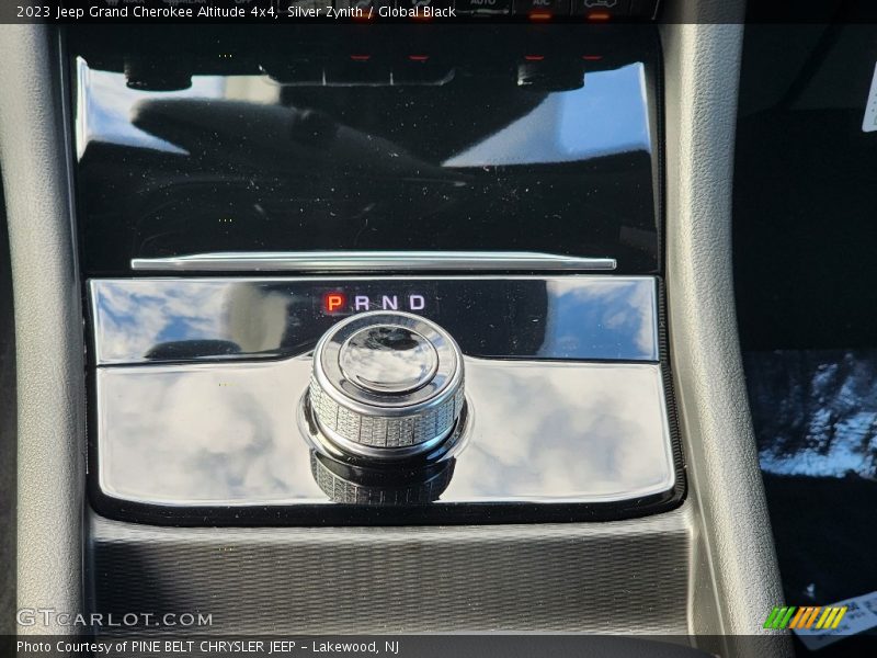  2023 Grand Cherokee Altitude 4x4 8 Speed Automatic Shifter