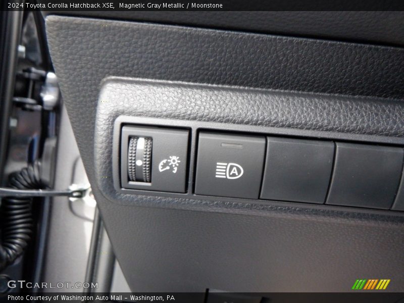 Magnetic Gray Metallic / Moonstone 2024 Toyota Corolla Hatchback XSE