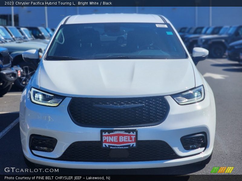 Bright White / Black 2023 Chrysler Pacifica Hybrid Touring L