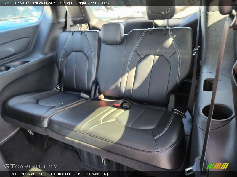 Bright White / Black 2023 Chrysler Pacifica Hybrid Touring L