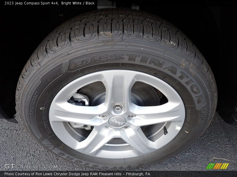 Bright White / Black 2023 Jeep Compass Sport 4x4