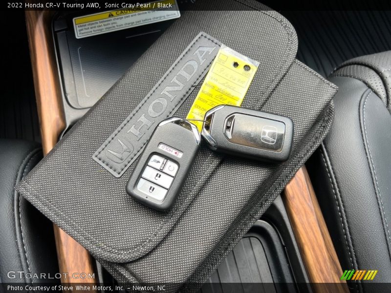 Keys of 2022 CR-V Touring AWD