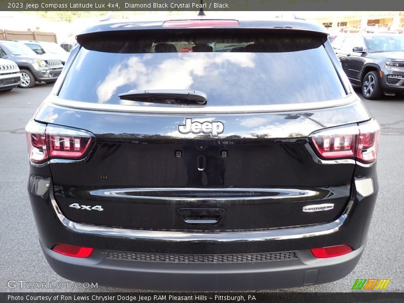  2023 Compass Latitude Lux 4x4 Diamond Black Crystal Pearl