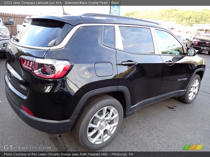 2023 Compass Latitude Lux 4x4 Diamond Black Crystal Pearl