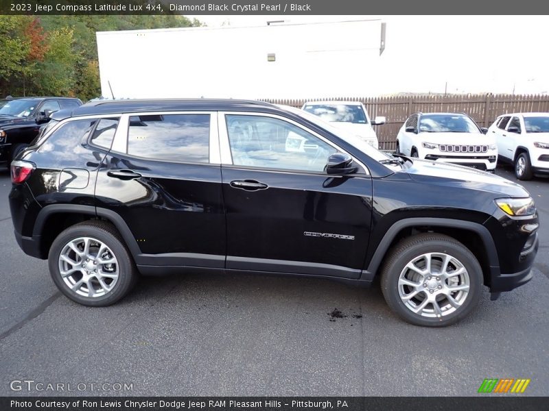  2023 Compass Latitude Lux 4x4 Diamond Black Crystal Pearl