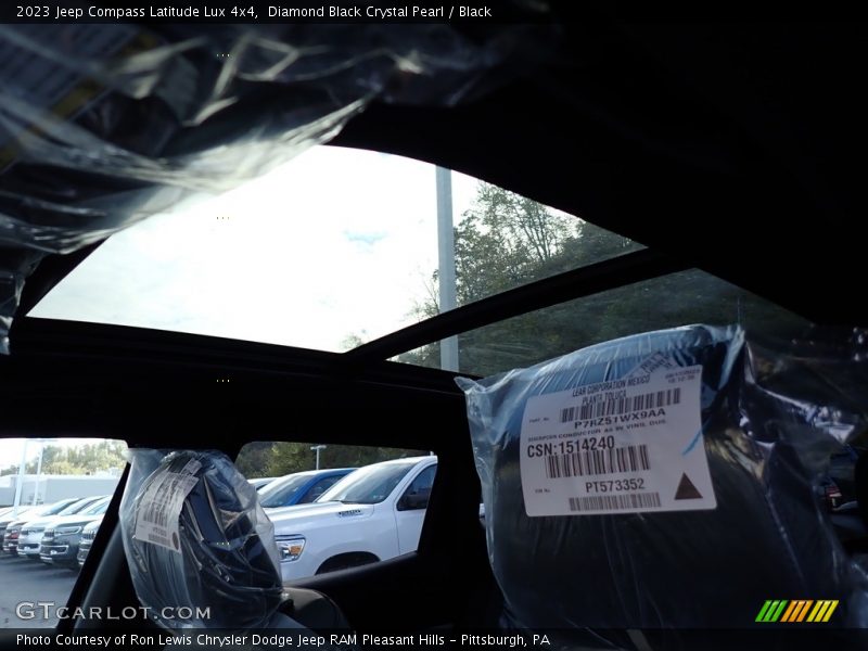 Diamond Black Crystal Pearl / Black 2023 Jeep Compass Latitude Lux 4x4