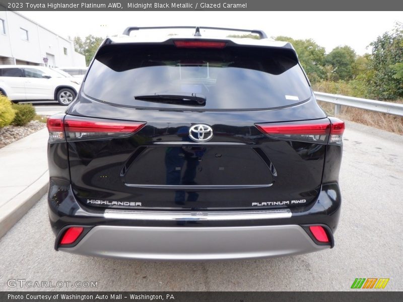 Midnight Black Metallic / Glazed Caramel 2023 Toyota Highlander Platinum AWD