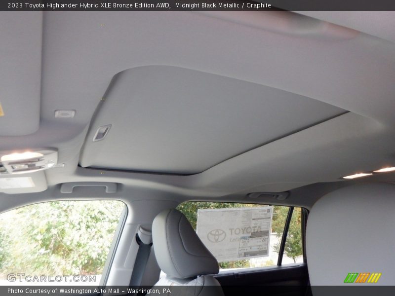 Midnight Black Metallic / Graphite 2023 Toyota Highlander Hybrid XLE Bronze Edition AWD