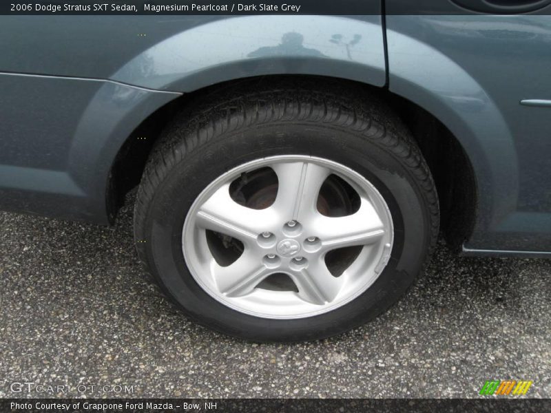 Magnesium Pearlcoat / Dark Slate Grey 2006 Dodge Stratus SXT Sedan