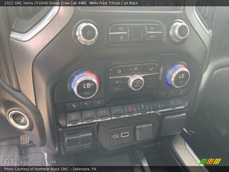 White Frost Tricoat / Jet Black 2022 GMC Sierra 2500HD Denali Crew Cab 4WD
