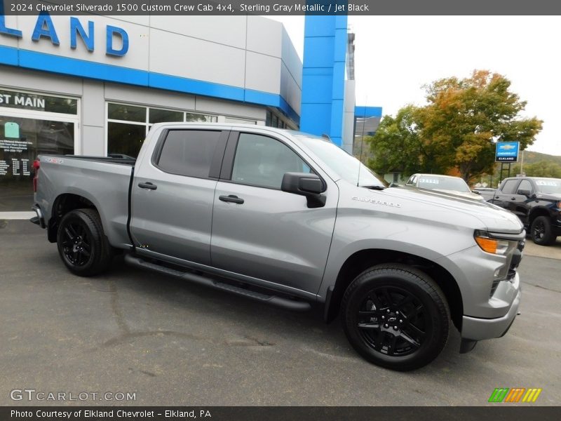 Front 3/4 View of 2024 Silverado 1500 Custom Crew Cab 4x4