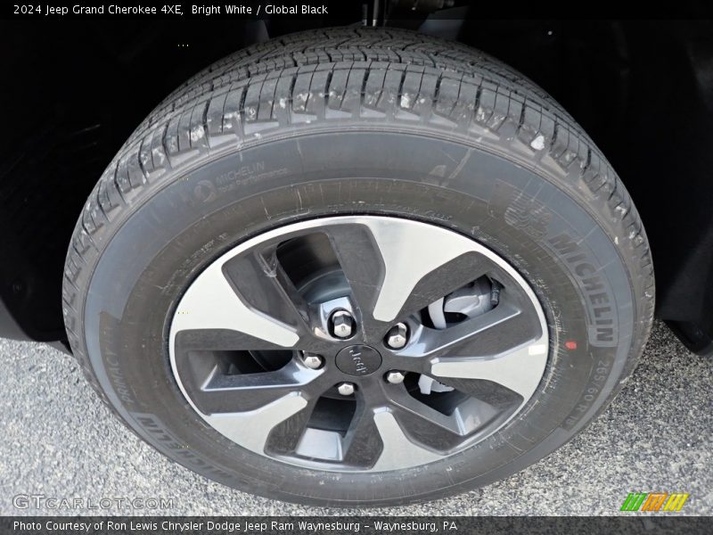 Bright White / Global Black 2024 Jeep Grand Cherokee 4XE