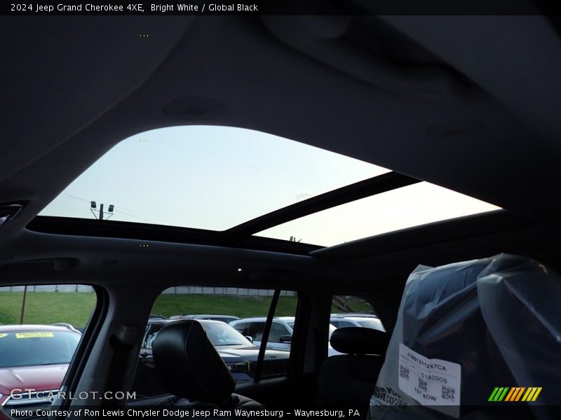 Bright White / Global Black 2024 Jeep Grand Cherokee 4XE