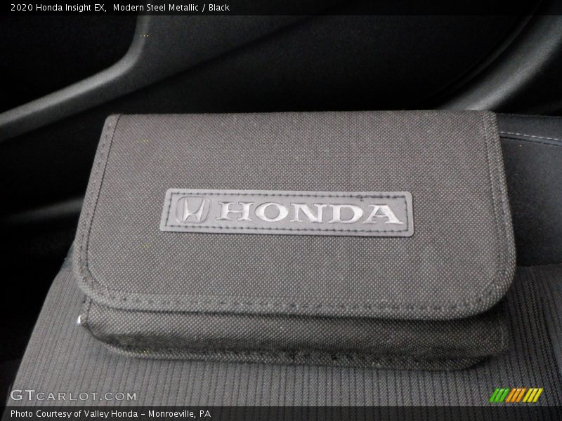 Modern Steel Metallic / Black 2020 Honda Insight EX