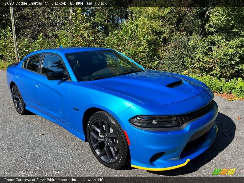 Front 3/4 View of 2023 Charger R/T Blacktop