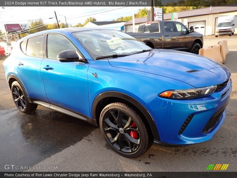 Front 3/4 View of 2024 Hornet R/T Track Pack/Blacktop AWD Hybrid