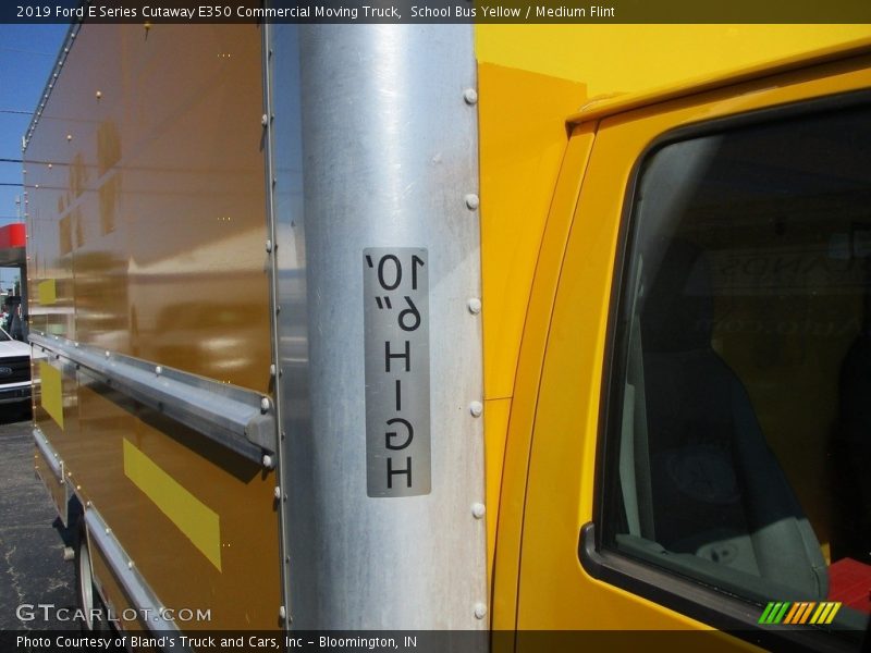 School Bus Yellow / Medium Flint 2019 Ford E Series Cutaway E350 Commercial Moving Truck