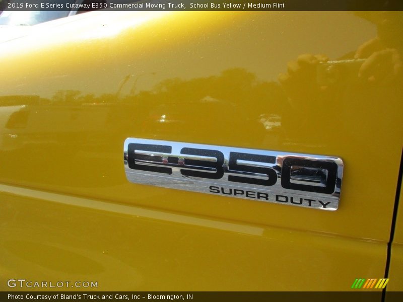 School Bus Yellow / Medium Flint 2019 Ford E Series Cutaway E350 Commercial Moving Truck