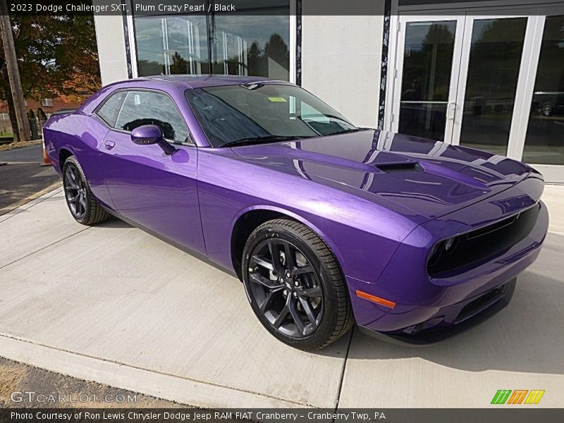 Front 3/4 View of 2023 Challenger SXT