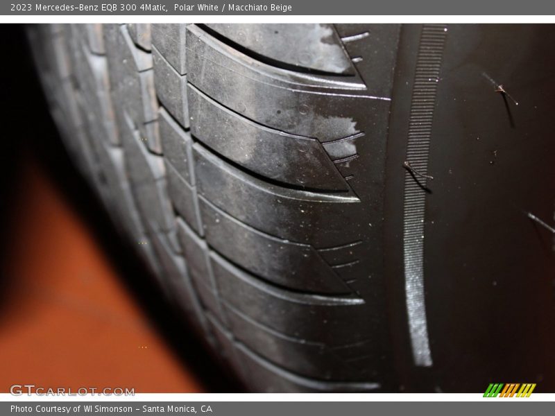 Polar White / Macchiato Beige 2023 Mercedes-Benz EQB 300 4Matic