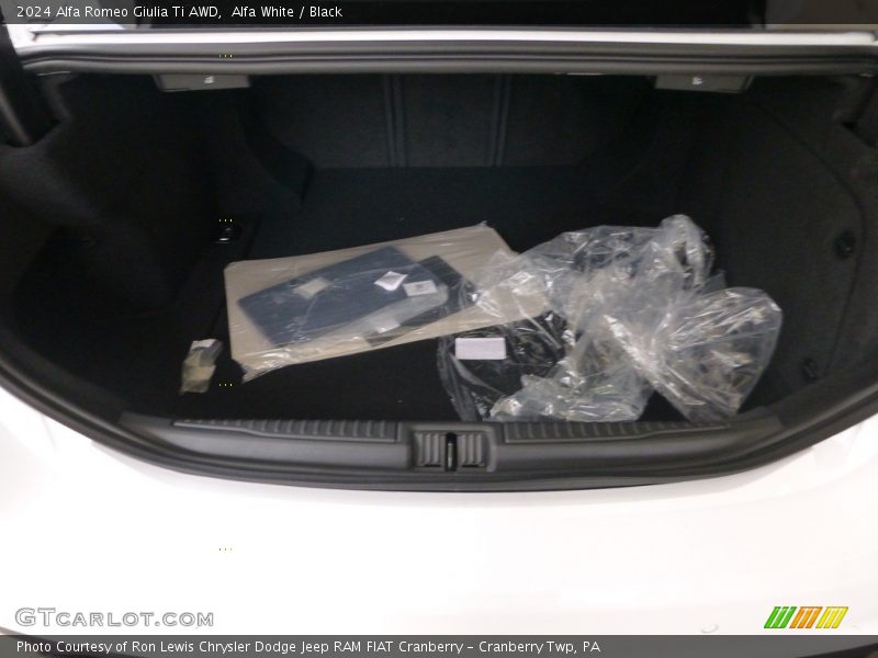 Alfa White / Black 2024 Alfa Romeo Giulia Ti AWD