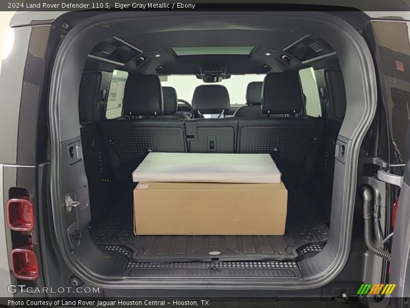  2024 Defender 110 S Trunk