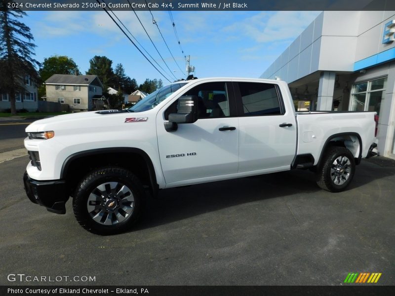 Front 3/4 View of 2024 Silverado 2500HD Custom Crew Cab 4x4