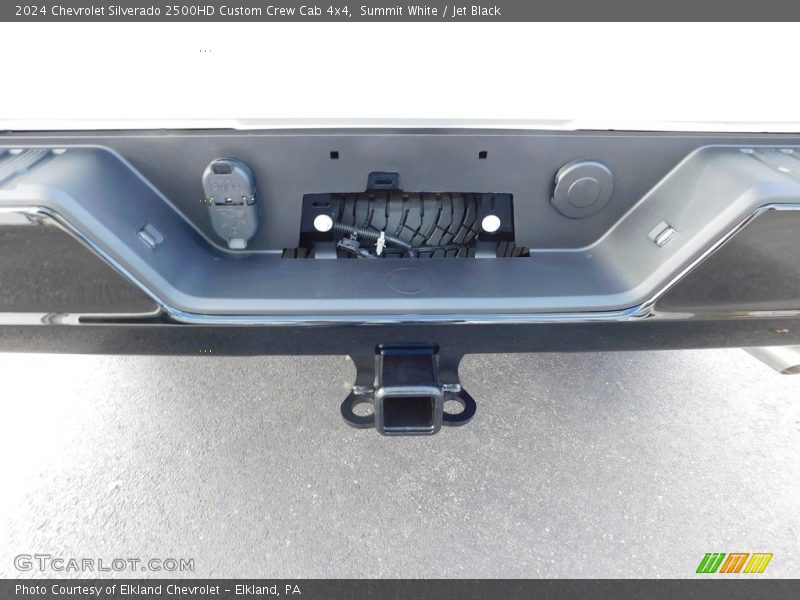 Summit White / Jet Black 2024 Chevrolet Silverado 2500HD Custom Crew Cab 4x4